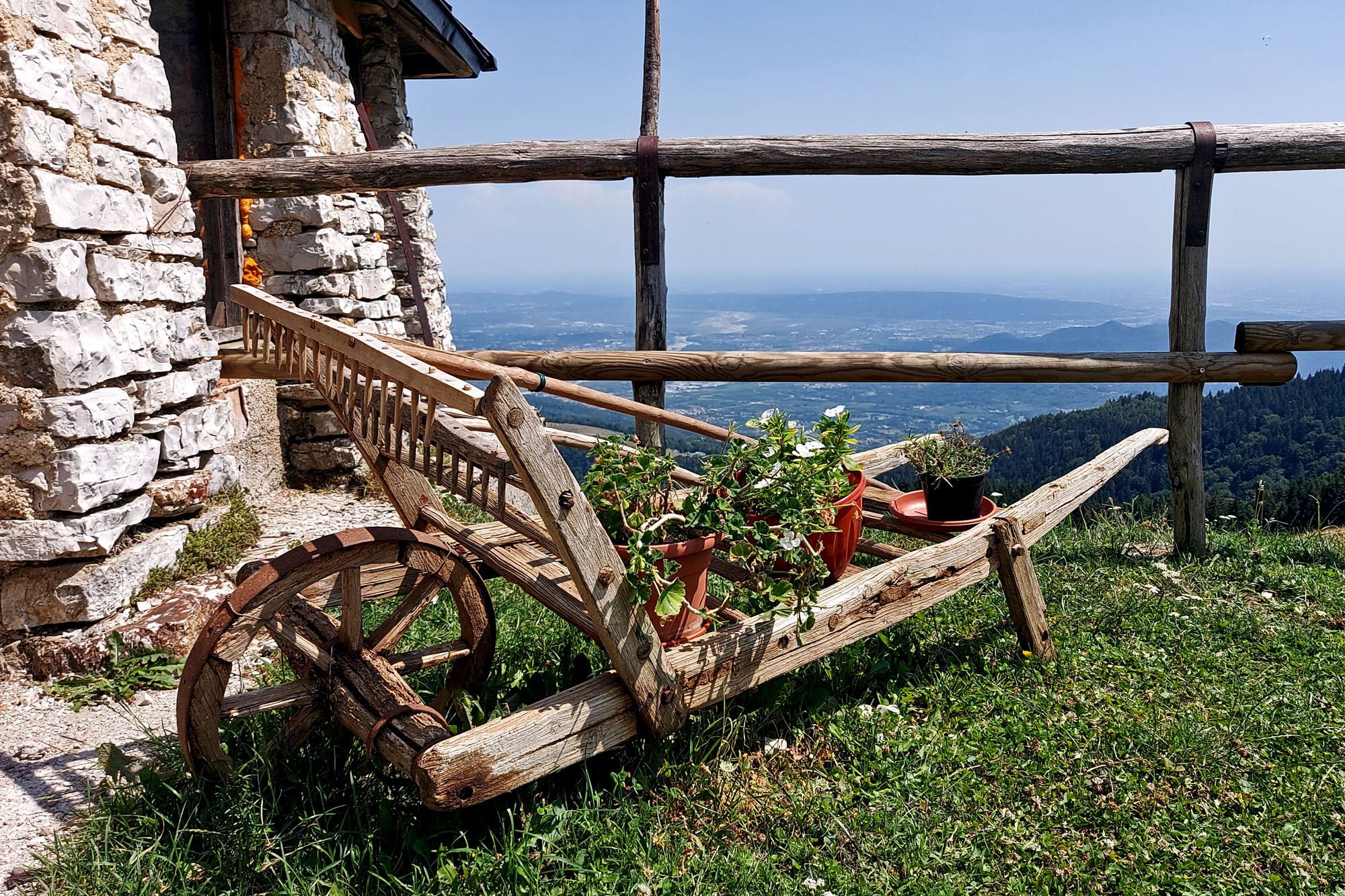 trekking on Mount Grappa and the Treviso Prealps with dinner at Malga Barbeghera (BL)